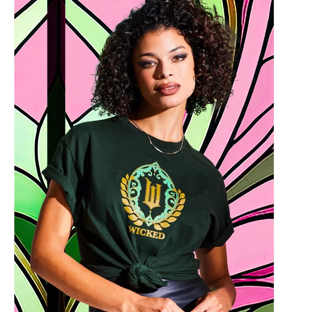 WICKED movie Large Wicked Tee Shirt BoxLunch Green Graphic Tee